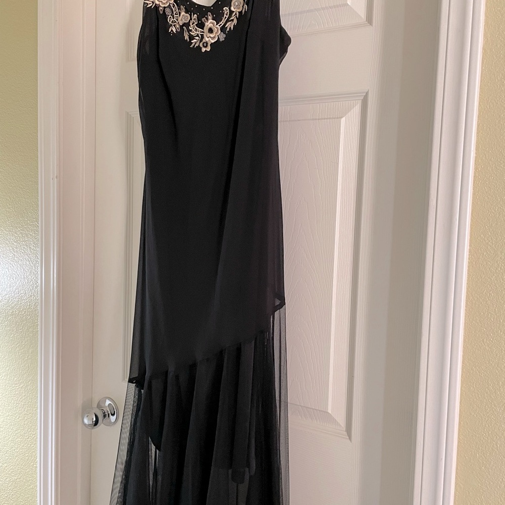 Evening Dress with beautiful flower detail that gives it just the right touch